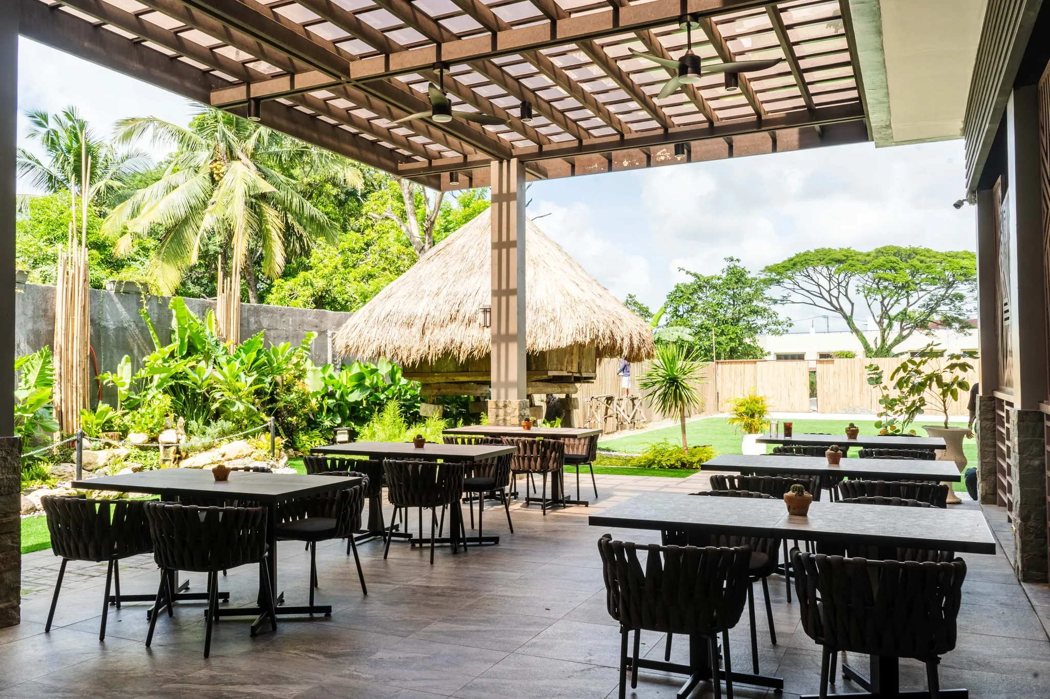 Marlu's filipino asian restuarant outdoor in pavia iloilo