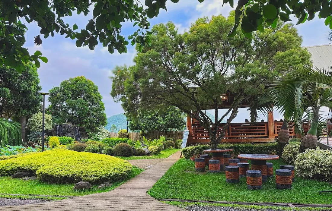 Dafalongs Garden Cafe and Restaurant 